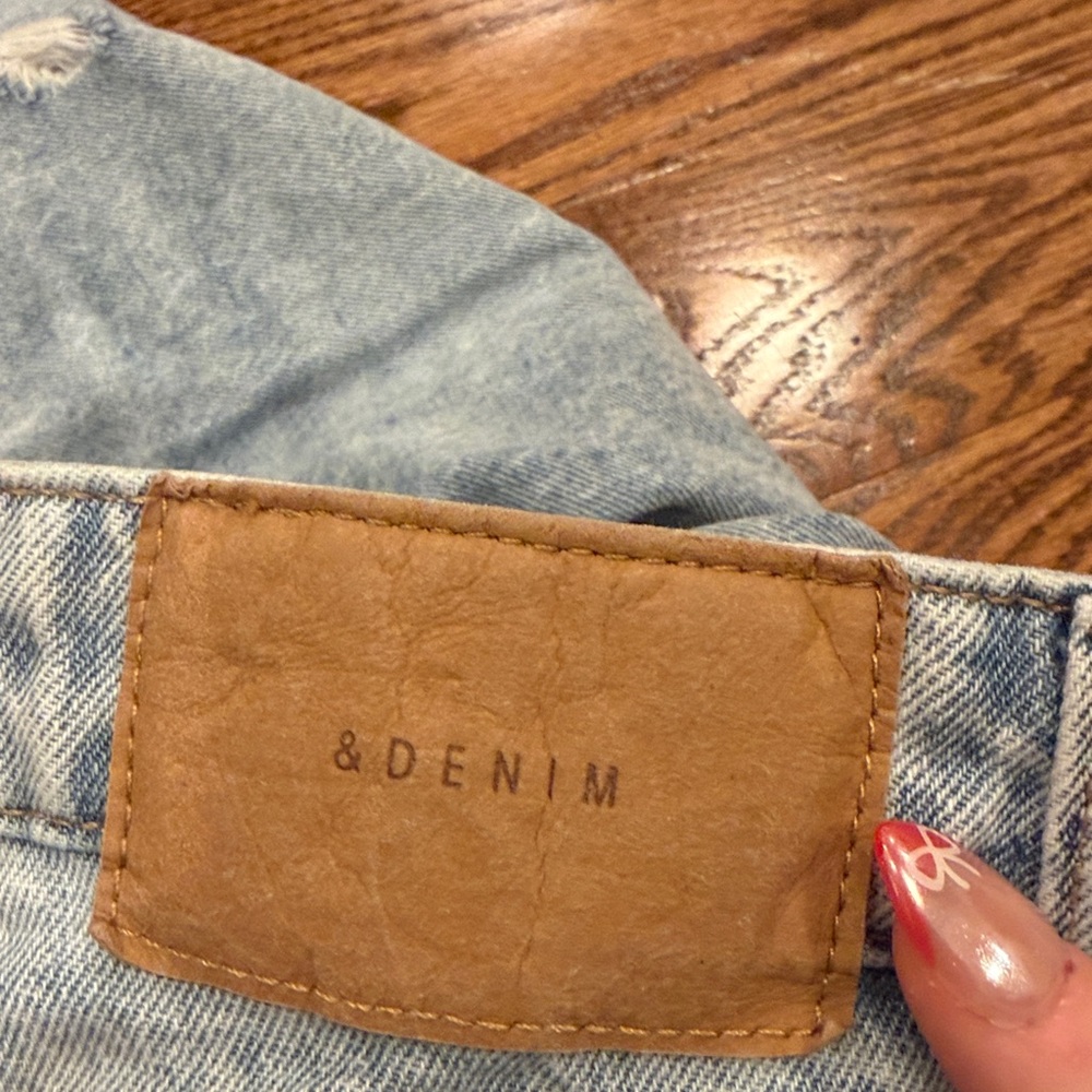 Distressed Light Blue Jeans - Picture 3 of 4